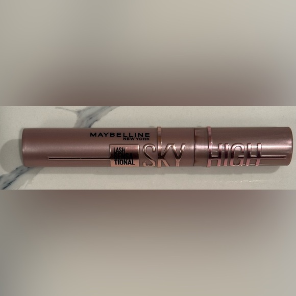 🐧3/$15 or 5/$20 - Maybelline New York Sky High Mascara Blackest Black - Picture 1 of 2